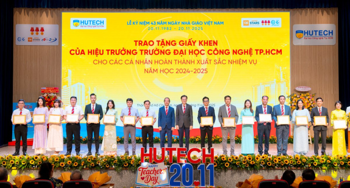 KHOA XÂY DỰNG NHẬN KHEN THƯỞNG NHÂN KỶ NIỆM 20/11/2025 75