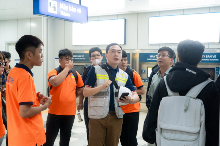 HÀNH TRÌNH KHÁM PHÁ THÀNH PHỐ THÚ VỊ CỦA TÂN SINH VIÊN 2025 38