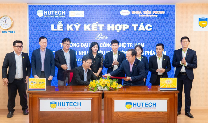 SÔI NỔI CHƯƠNG TRÌNH "UNIVERS TOUR" CÙNG NHỰA TIỀN PHONG 62