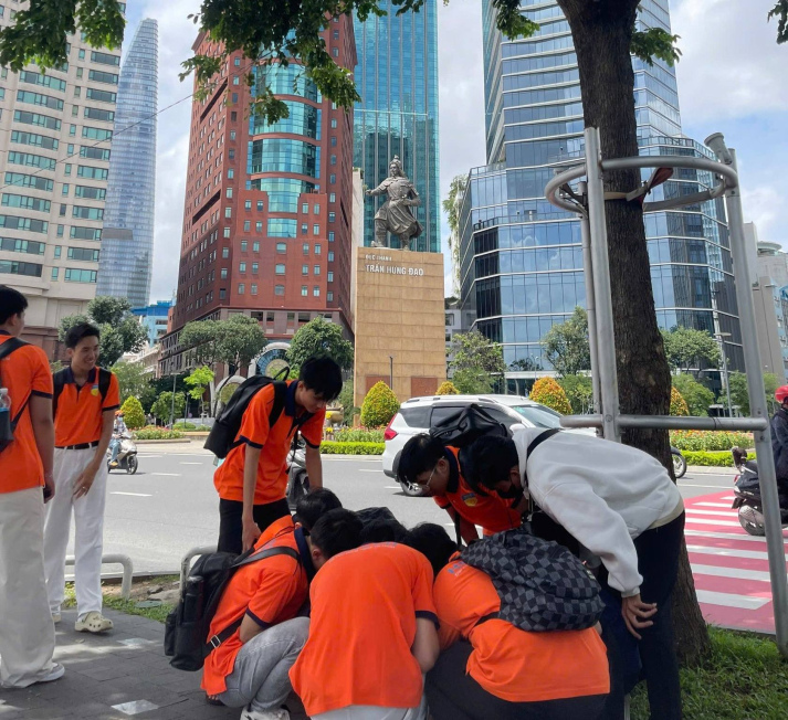 HÀNH TRÌNH KHÁM PHÁ THÀNH PHỐ THÚ VỊ CỦA TÂN SINH VIÊN 2025 69