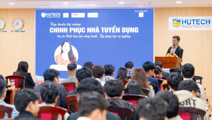 SINH VIÊN TẬP HUẤN KỸ NĂNG CHINH PHỤC NHÀ TUYỂN DỤNG 19