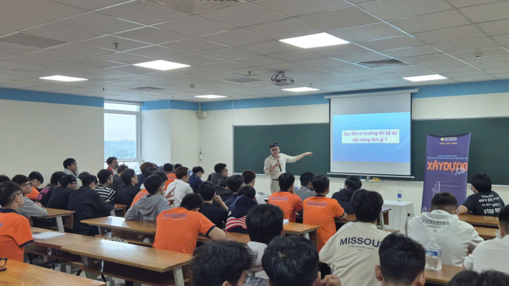 CỰU SINH VIÊN CHIA SẺ ĐỊNH HƯỚNG NGHỀ NGHIỆP CHO TÂN SINH VIÊN 2025 17