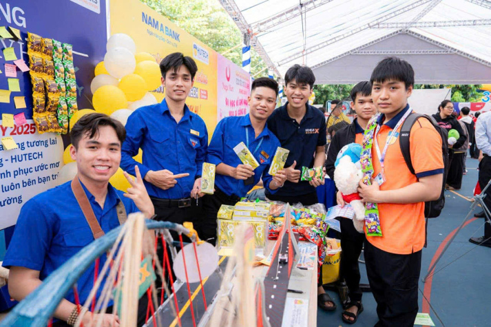 SẮC MÀU KHOA XÂY DỰNG TẠI NGÀY HỘI TÂN SINH VIÊN 2025 11