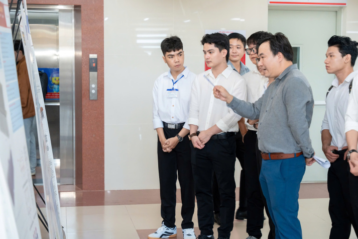 TRƯNG BÀY ĐỒ ÁN TỐT NGHIỆP KHOA XÂY DỰNG – HUTECH: NƠI HỘI TỤ NHỮNG Ý TƯỞNG SÁNG TẠO VÀ KẾT NỐI CƠ HỘI NGHỀ NGHIỆP 24