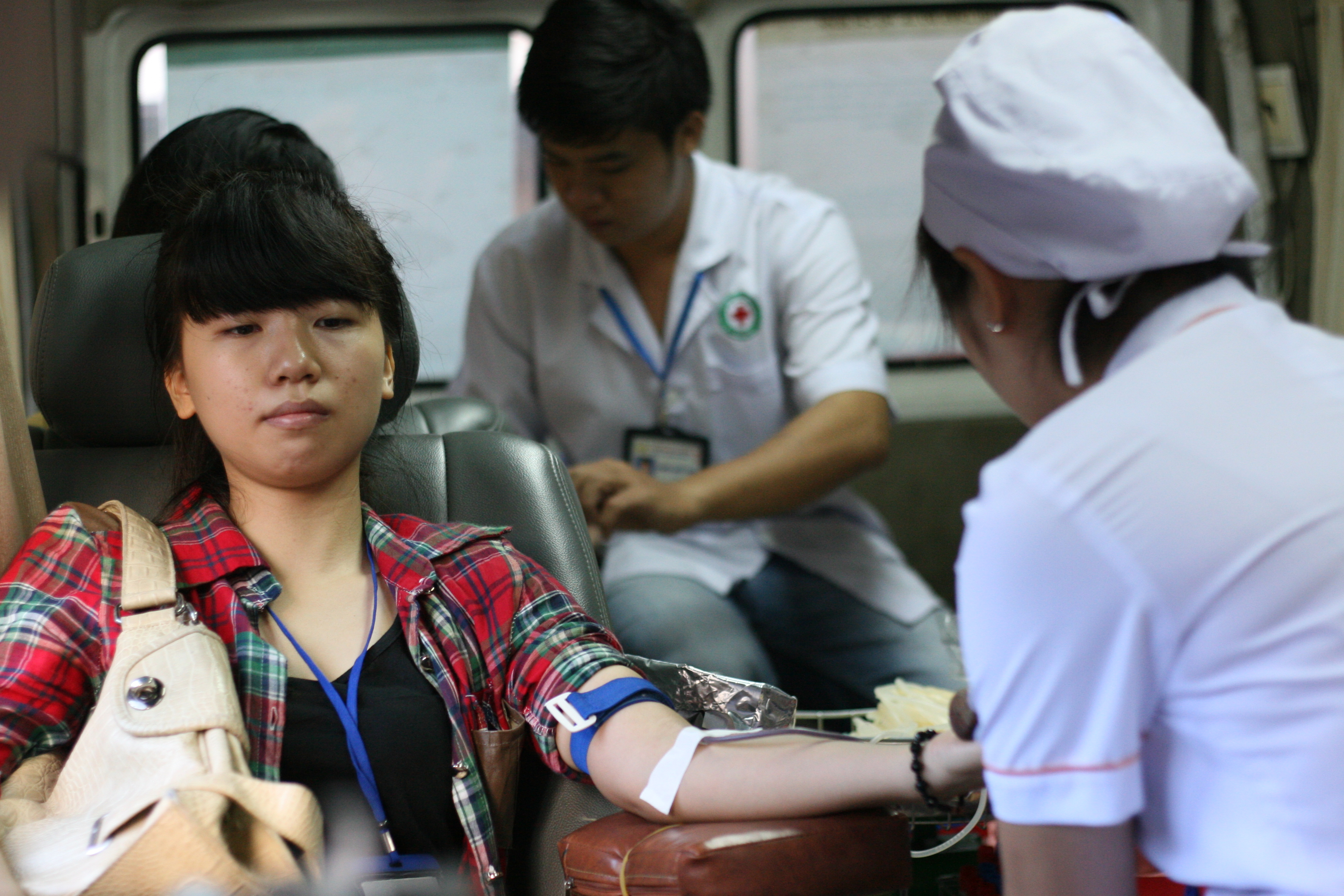 Đoàn viên, Sinh viên HUTECH nô nức tham gia Ngày hội Hiến máu Nhân đạo lần 1 năm học 2012 - 2013 22