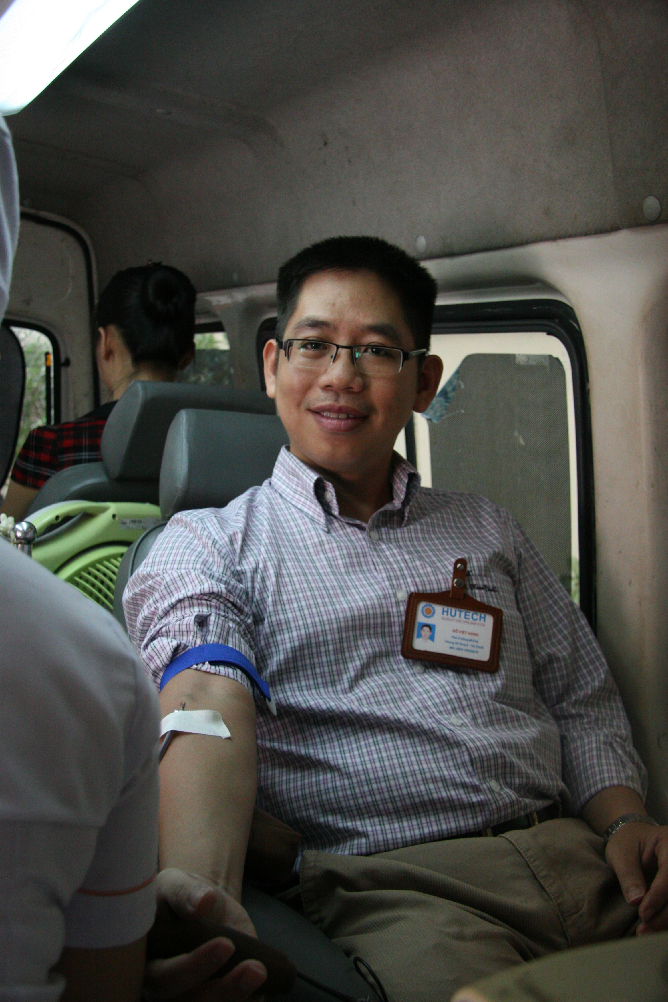 Đoàn viên, Sinh viên HUTECH nô nức tham gia Ngày hội Hiến máu Nhân đạo lần 1 năm học 2012 - 2013 24