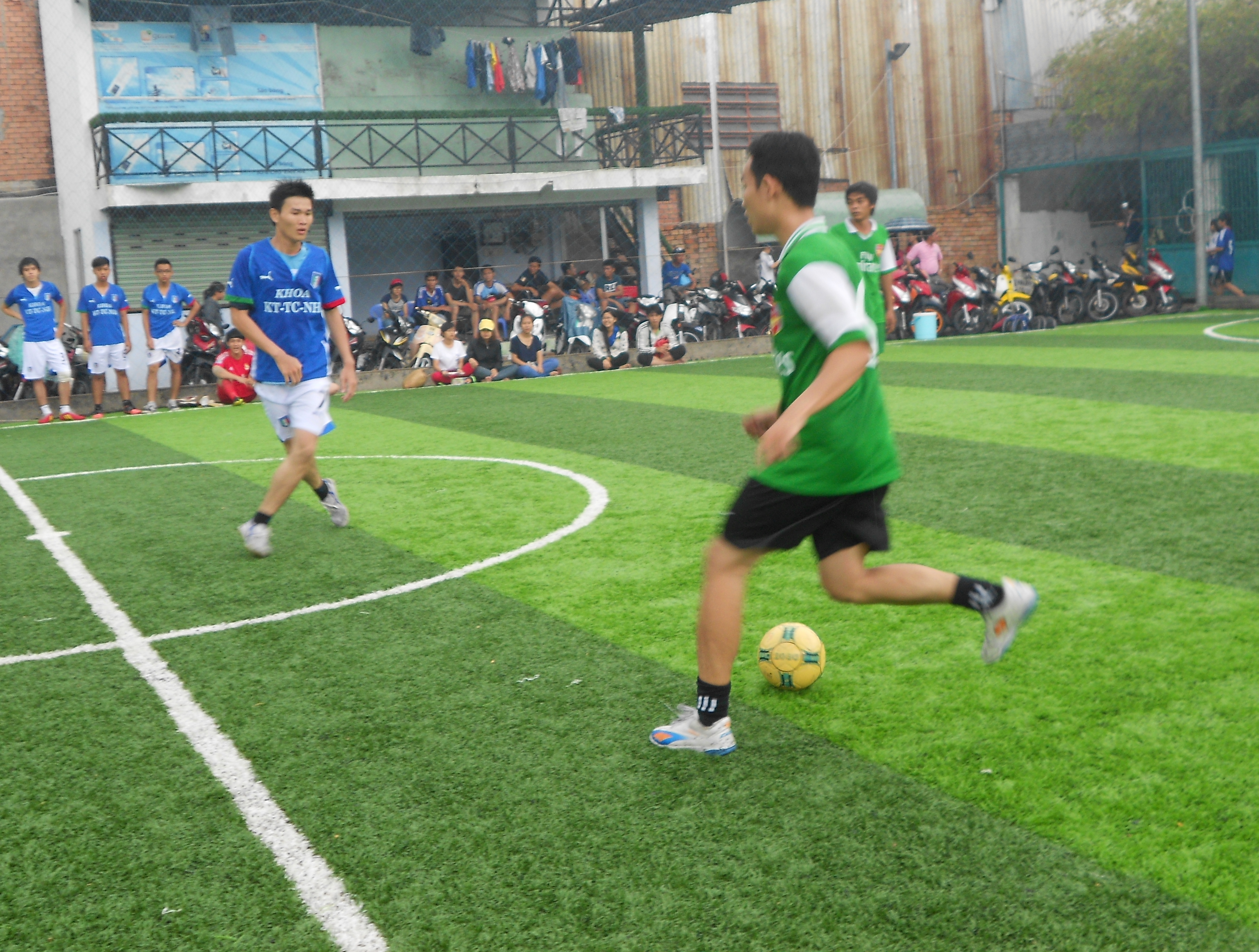 Đã xác định 2 cặp đấu trận bán kết giải Bóng đá Mini Sinh viên HUTECH 2013 6
