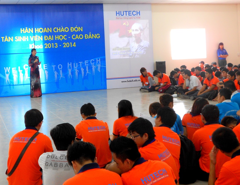 Tân Sinh viên khóa 2013 hào hứng với buổi thực hành các kỹ năng sinh hoạt tập thể 12