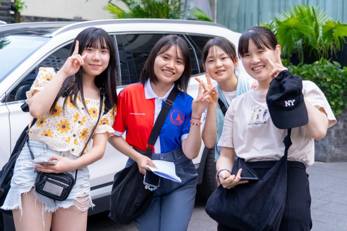 Students of HUTECH Faculty of Japanese Studies guide Japanese students around Ho Chi Minh City 60