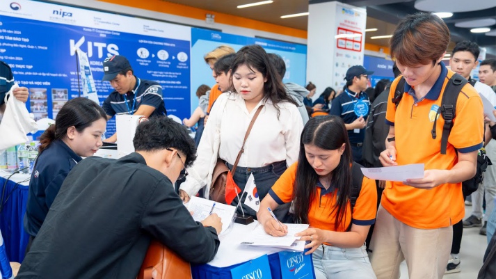 [Video] "Overwhelmed" by more than 1,500 job opportunities for HUTECH students at "KOREA JOB FAIR 2024" 11