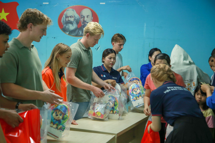 TRUNG THU TRỞ NÊN TRỌN VẸN VÀ HẠNH PHÚC HƠN KHI CÁC EM NHỎ PHƯỜNG AN PHÚ ĐÔNG CÙNG THAM DỰ CHƯƠNG TRÌNH I-HUTECH FULL MOON SMILES 2025 – LIGHT OF LOVE 20