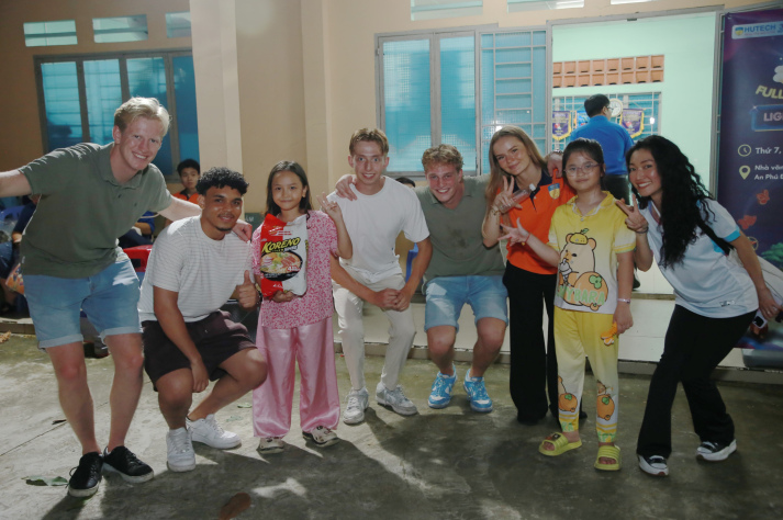 TRUNG THU TRỞ NÊN TRỌN VẸN VÀ HẠNH PHÚC HƠN KHI CÁC EM NHỎ PHƯỜNG AN PHÚ ĐÔNG CÙNG THAM DỰ CHƯƠNG TRÌNH I-HUTECH FULL MOON SMILES 2025 – LIGHT OF LOVE 30