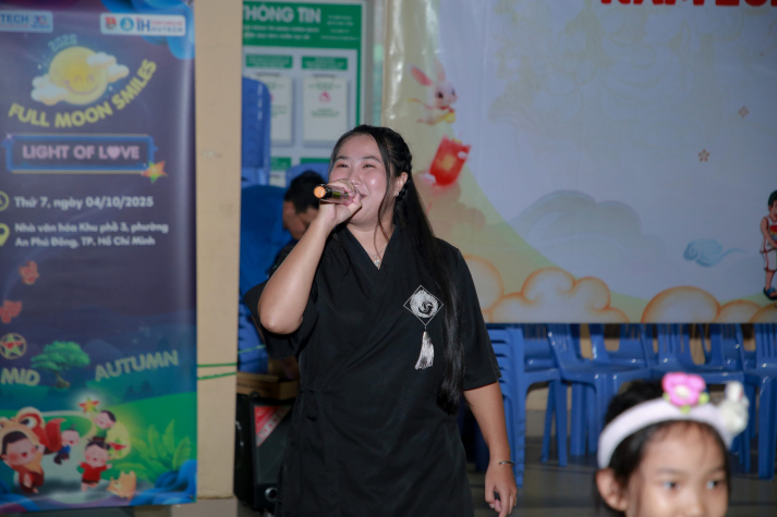 TRUNG THU TRỞ NÊN TRỌN VẸN VÀ HẠNH PHÚC HƠN KHI CÁC EM NHỎ PHƯỜNG AN PHÚ ĐÔNG CÙNG THAM DỰ CHƯƠNG TRÌNH I-HUTECH FULL MOON SMILES 2025 – LIGHT OF LOVE 18