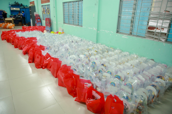 TRUNG THU TRỞ NÊN TRỌN VẸN VÀ HẠNH PHÚC HƠN KHI CÁC EM NHỎ PHƯỜNG AN PHÚ ĐÔNG CÙNG THAM DỰ CHƯƠNG TRÌNH I-HUTECH FULL MOON SMILES 2025 – LIGHT OF LOVE 45