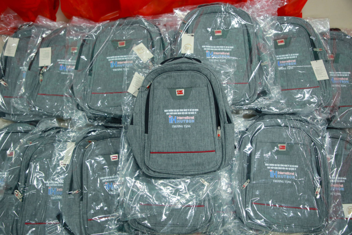 TRUNG THU TRỞ NÊN TRỌN VẸN VÀ HẠNH PHÚC HƠN KHI CÁC EM NHỎ PHƯỜNG AN PHÚ ĐÔNG CÙNG THAM DỰ CHƯƠNG TRÌNH I-HUTECH FULL MOON SMILES 2025 – LIGHT OF LOVE 43