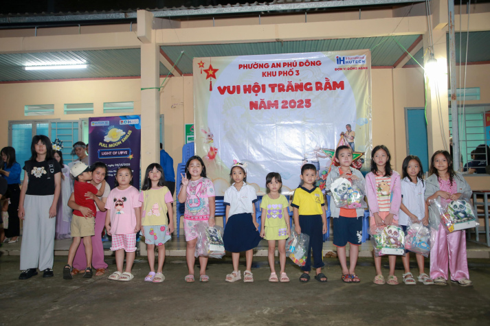 TRUNG THU TRỞ NÊN TRỌN VẸN VÀ HẠNH PHÚC HƠN KHI CÁC EM NHỎ PHƯỜNG AN PHÚ ĐÔNG CÙNG THAM DỰ CHƯƠNG TRÌNH I-HUTECH FULL MOON SMILES 2025 – LIGHT OF LOVE 38