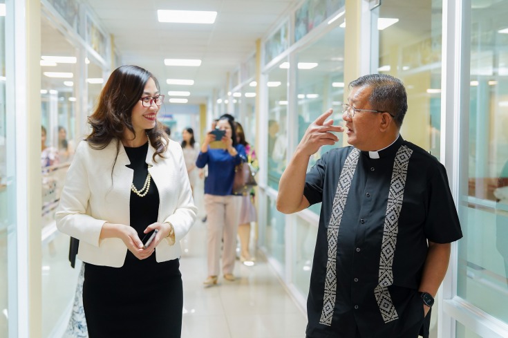 Tổng lãnh sự quán nước Cộng hòa Philippines ghé thăm HUTECH và ký kết MOU cùng trường Cainta Chatholic Catholic (CCC) 164