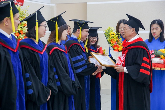 HUTECH thông báo tổ chức Lễ trao bằng tốt nghiệp Tiến sĩ, Thạc sĩ năm 2021 diễn ra ngày 08/01/2022 5