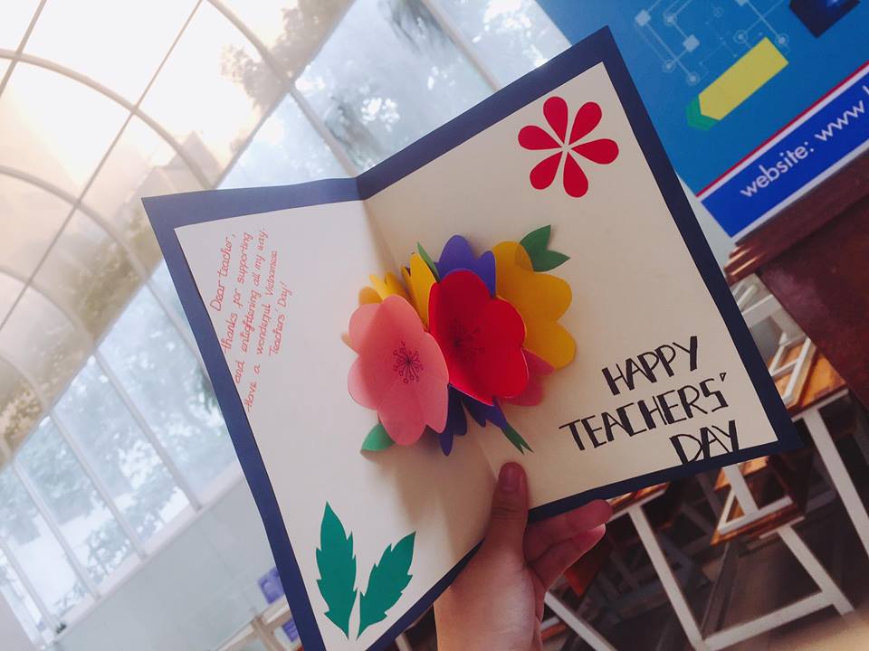 THE CONTEST OF MAKING FLOWERS BY HAND AND DECORATING ART CARDS TO CELEBRATE VIETNAM TEACHERS’ DAY 20-11 62