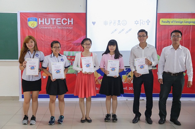6 Universities’ participate in the semi-final of “STREET FOOD” English Eloquence Contest held by HUT 11