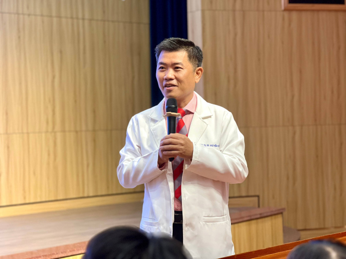 Gặp mặt phụ huynh và tân sinh viên ngành Điều dưỡng, Kỹ thuật xét nghiệm y học khóa 2026: Lắng nghe, kết nối và gửi gắm niềm tin 17