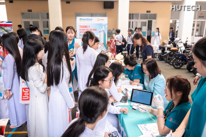 Trường Y và Khoa học sức khỏe đồng hành khởi động hướng nghiệp “Cùng bạn chọn nghề trong kỷ nguyên AI” tại THPT Võ Thị Sáu (TP.HCM) 95