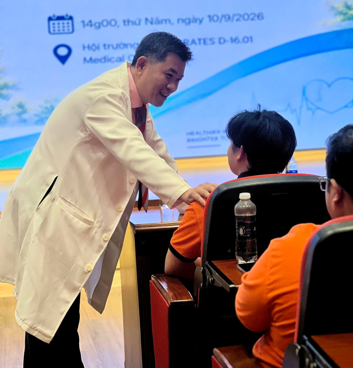 Gặp mặt phụ huynh và tân sinh viên ngành Điều dưỡng, Kỹ thuật xét nghiệm y học khóa 2026: Lắng nghe, kết nối và gửi gắm niềm tin 46