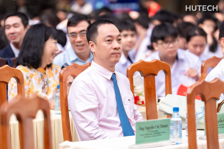 Trường Y và Khoa học sức khỏe đồng hành khởi động hướng nghiệp “Cùng bạn chọn nghề trong kỷ nguyên AI” tại THPT Võ Thị Sáu (TP.HCM) 49