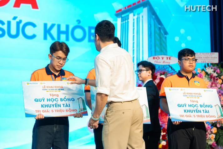 Bài phát biểu của Hiệu trưởng tại Lễ Khai khóa năm 2026 của Trường Y và Khoa học Sức khỏe (HUTECH-MHS) 77