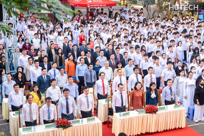 Trường Y và Khoa học sức khỏe đồng hành khởi động hướng nghiệp “Cùng bạn chọn nghề trong kỷ nguyên AI” tại THPT Võ Thị Sáu (TP.HCM) 24