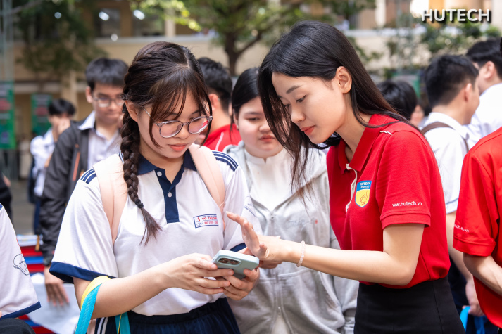 Trường Y và Khoa học sức khỏe đồng hành khởi động hướng nghiệp “Cùng bạn chọn nghề trong kỷ nguyên AI” tại THPT Võ Thị Sáu (TP.HCM) 79