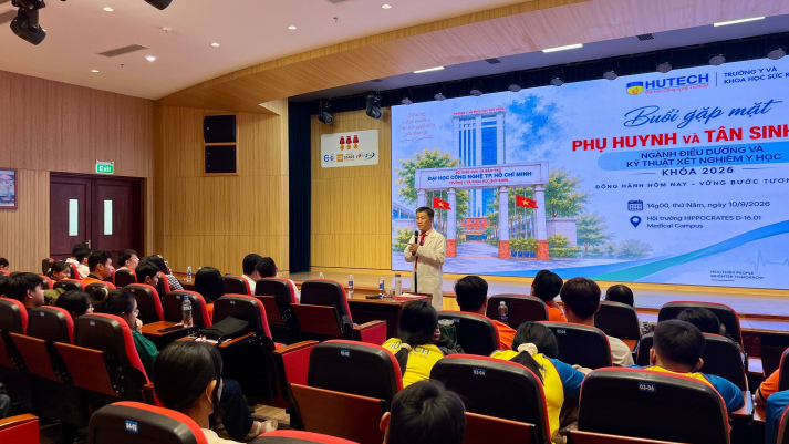 Gặp mặt phụ huynh và tân sinh viên ngành Điều dưỡng, Kỹ thuật xét nghiệm y học khóa 2026: Lắng nghe, kết nối và gửi gắm niềm tin 56