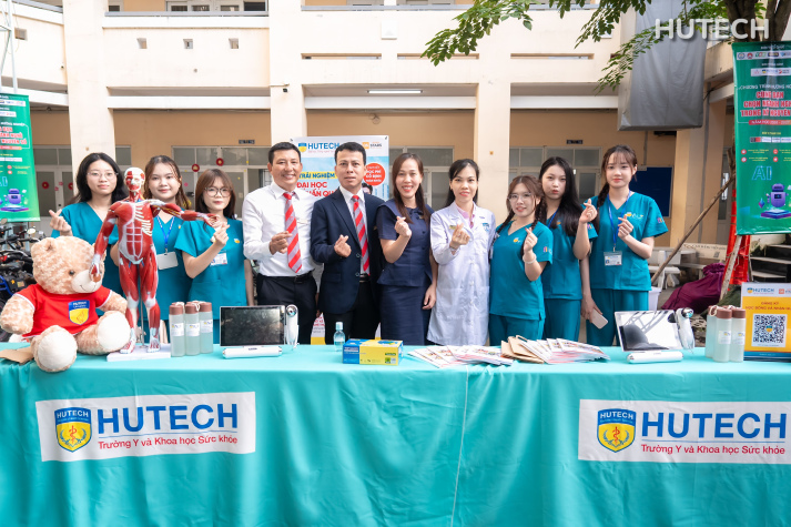Trường Y và Khoa học sức khỏe đồng hành khởi động hướng nghiệp “Cùng bạn chọn nghề trong kỷ nguyên AI” tại THPT Võ Thị Sáu (TP.HCM) 44