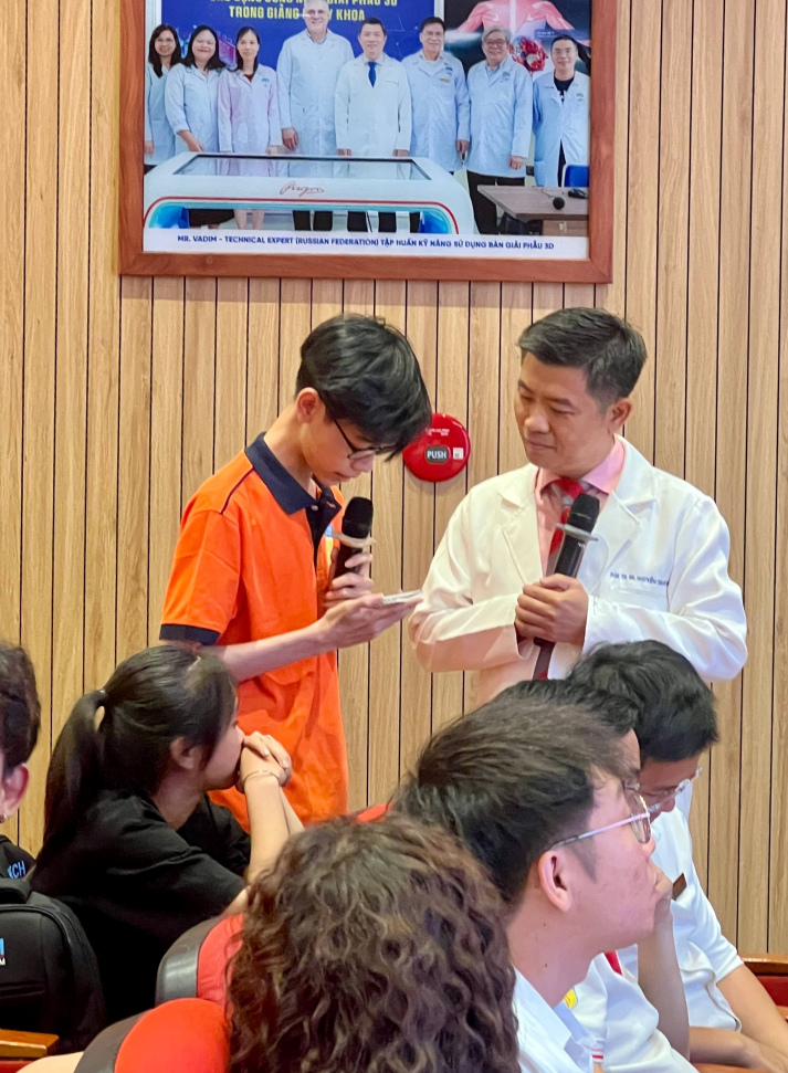 Gặp mặt phụ huynh và tân sinh viên ngành Điều dưỡng, Kỹ thuật xét nghiệm y học khóa 2026: Lắng nghe, kết nối và gửi gắm niềm tin 82