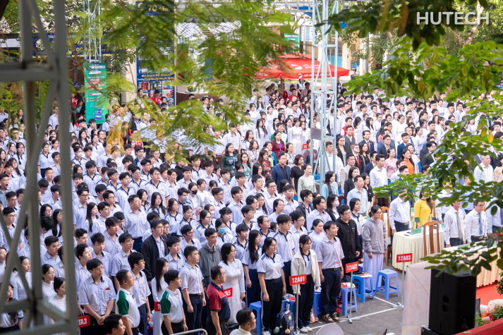 Trường Y và Khoa học sức khỏe đồng hành khởi động hướng nghiệp “Cùng bạn chọn nghề trong kỷ nguyên AI” tại THPT Võ Thị Sáu (TP.HCM) 29