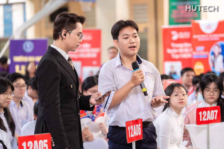 Trường Y và Khoa học sức khỏe đồng hành khởi động hướng nghiệp “Cùng bạn chọn nghề trong kỷ nguyên AI” tại THPT Võ Thị Sáu (TP.HCM) 74