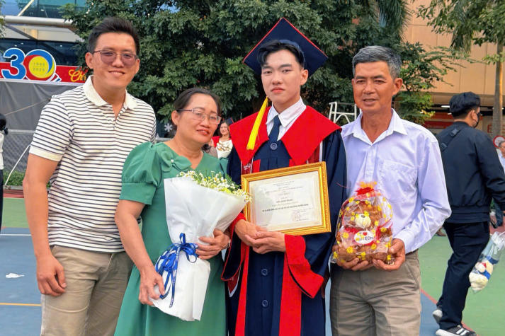 Thủ khoa đồ án tốt nghiệp và hành trình vẽ nên ước mơ từ những điều không hoàn hảo 37