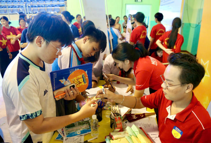 Chuyên gia HUTECH giúp thí sinh tự tin chọn nghề và giải tỏa áp lực chuyển cấp 10