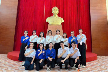 Từ sinh viên ngành ngôn ngữ đến hành trình khám phá những khả năng không giới hạn của Hồ Thị Thùy 49