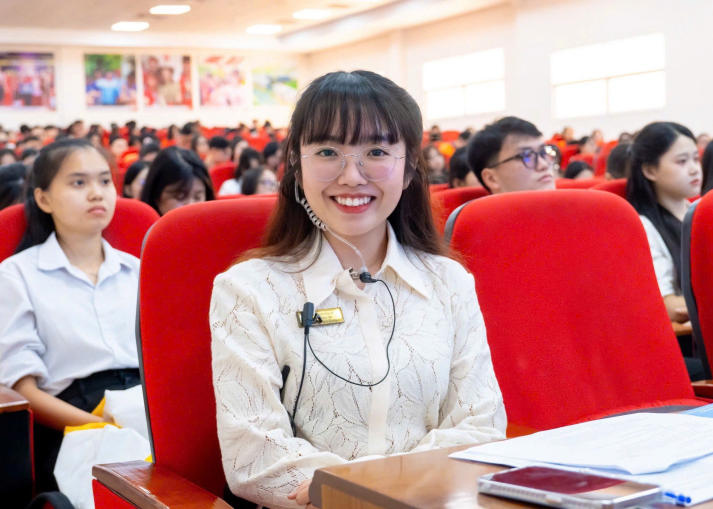 Từ giảng dạy đến đồng hành: Hành trình giúp sinh viên hiểu mình và tìm thấy hướng đi 22