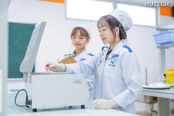 Cựu sinh viên Hồ Thị Cẩm Thi: Bản lĩnh vươn mình từ áp lực hoàn cảnh 55