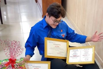 Bản lĩnh tự lập của chàng thủ khoa nghiện học 93