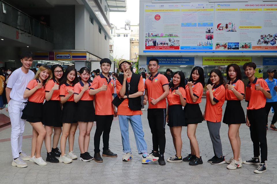 Dancer Quang Đăng cùng sinh viên HUTECH nói không với thuốc lá 10
