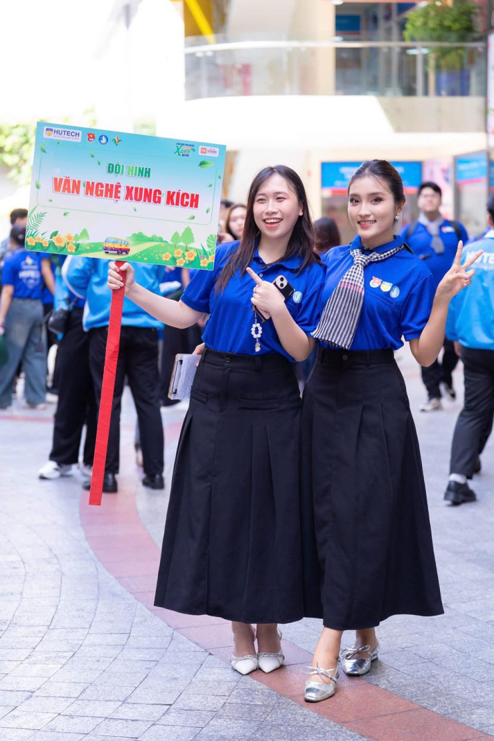 Đội hình Văn nghệ Xung kích HUTECH – Mang âm nhạc lan tỏa tinh thần Mùa hè xanh 2025 7