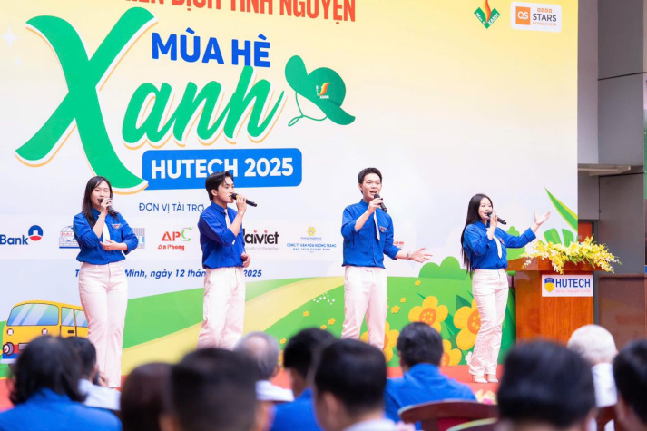 Đội hình Văn nghệ Xung kích HUTECH – Mang âm nhạc lan tỏa tinh thần Mùa hè xanh 2025 14
