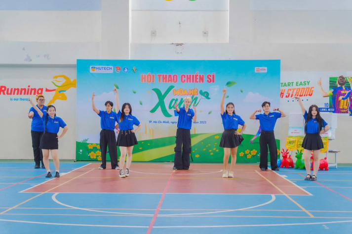 Đội hình Văn nghệ Xung kích HUTECH – Mang âm nhạc lan tỏa tinh thần Mùa hè xanh 2025 21