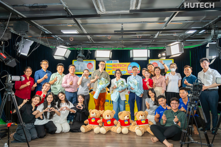 Thầy Nguyễn Duy Thịnh - Phó Viện trưởng Viện Văn hoá - Nghệ thuật - Thể thao tư vấn cho học sinh đam mê nghệ thuật 17