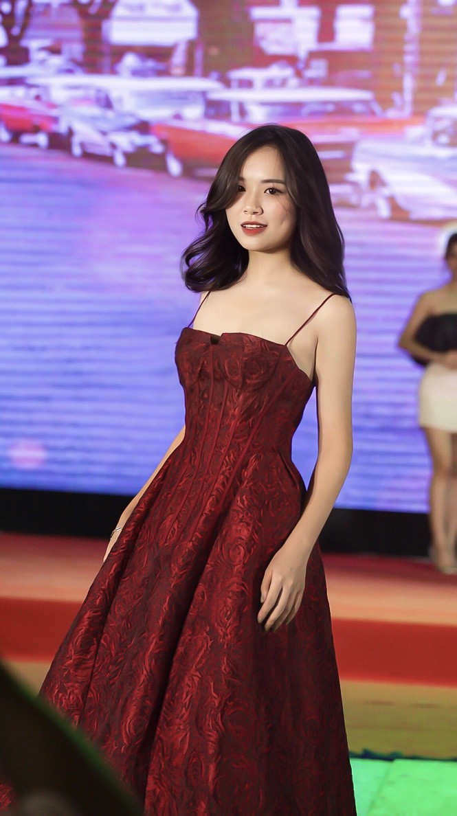 Người đẹp được yêu thích nhất Hutech: Bùn dưới chân nhưng nắng ở trên đầu 12