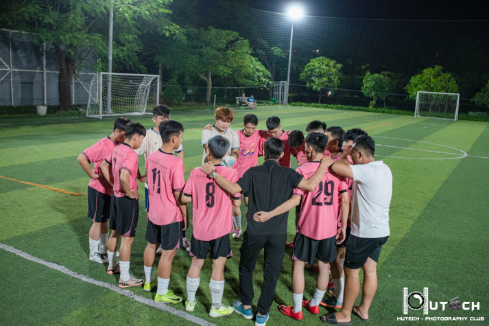 Sinh viên Viện Văn hoá - Nghệ thuật - Thể thao lọt vào Tứ kết Giải bóng đá Sinh viên HUTECH 2025 5