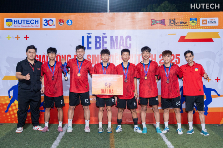 Viện Văn hóa - Nghệ thuật - Thể thao đánh bại Dominator FC với tỷ số 3-1 lên ngôi vô địch giải S7 HUTECH 22
